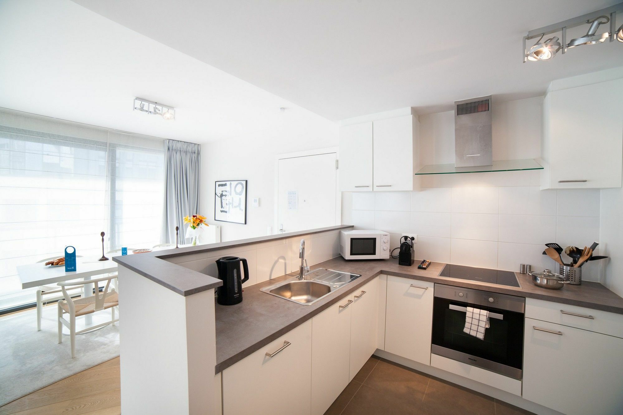 Sweet Inn Apartments - Madou Brussel Bagian luar foto