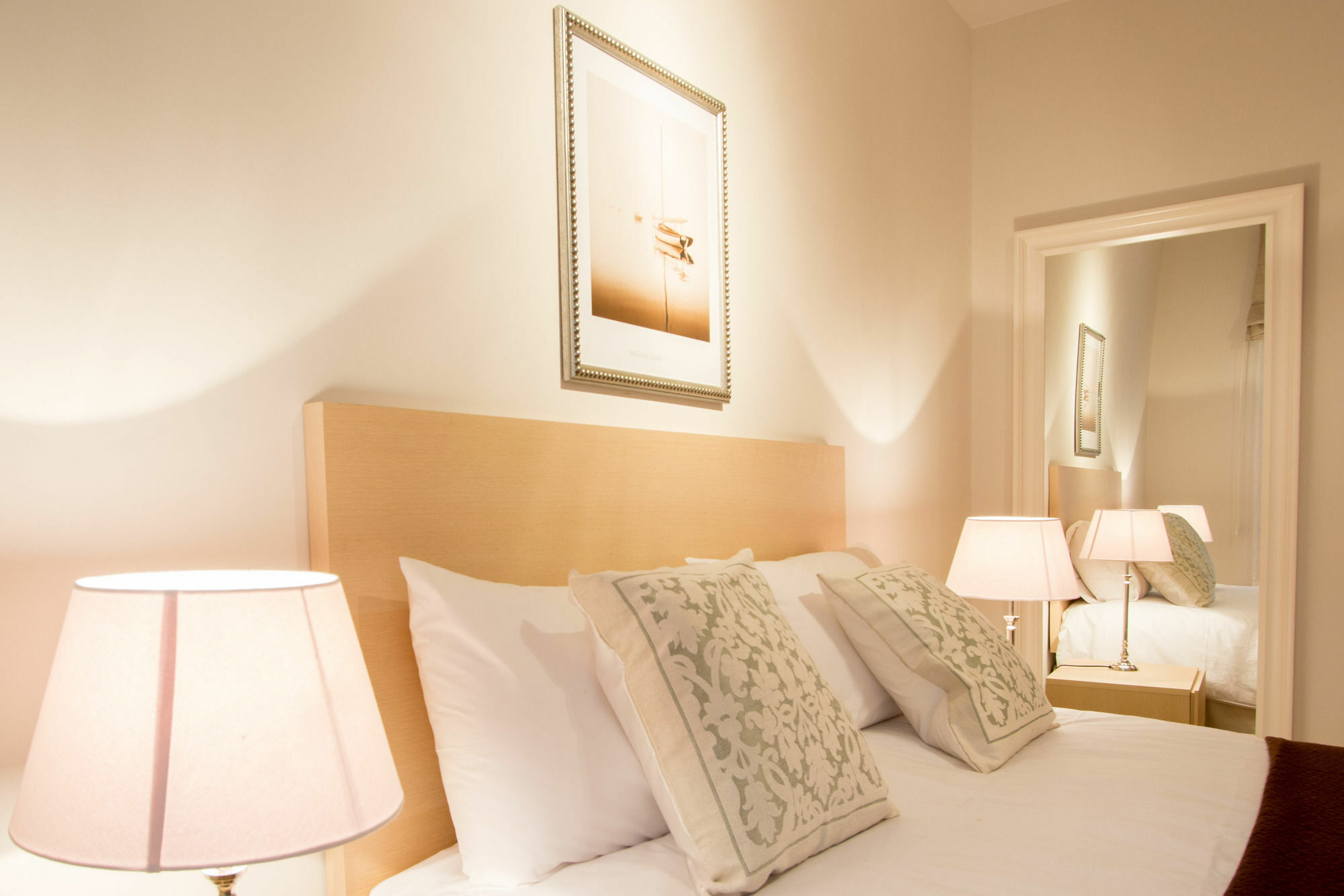Sweet Inn Apartments - Madou Brussel Bagian luar foto