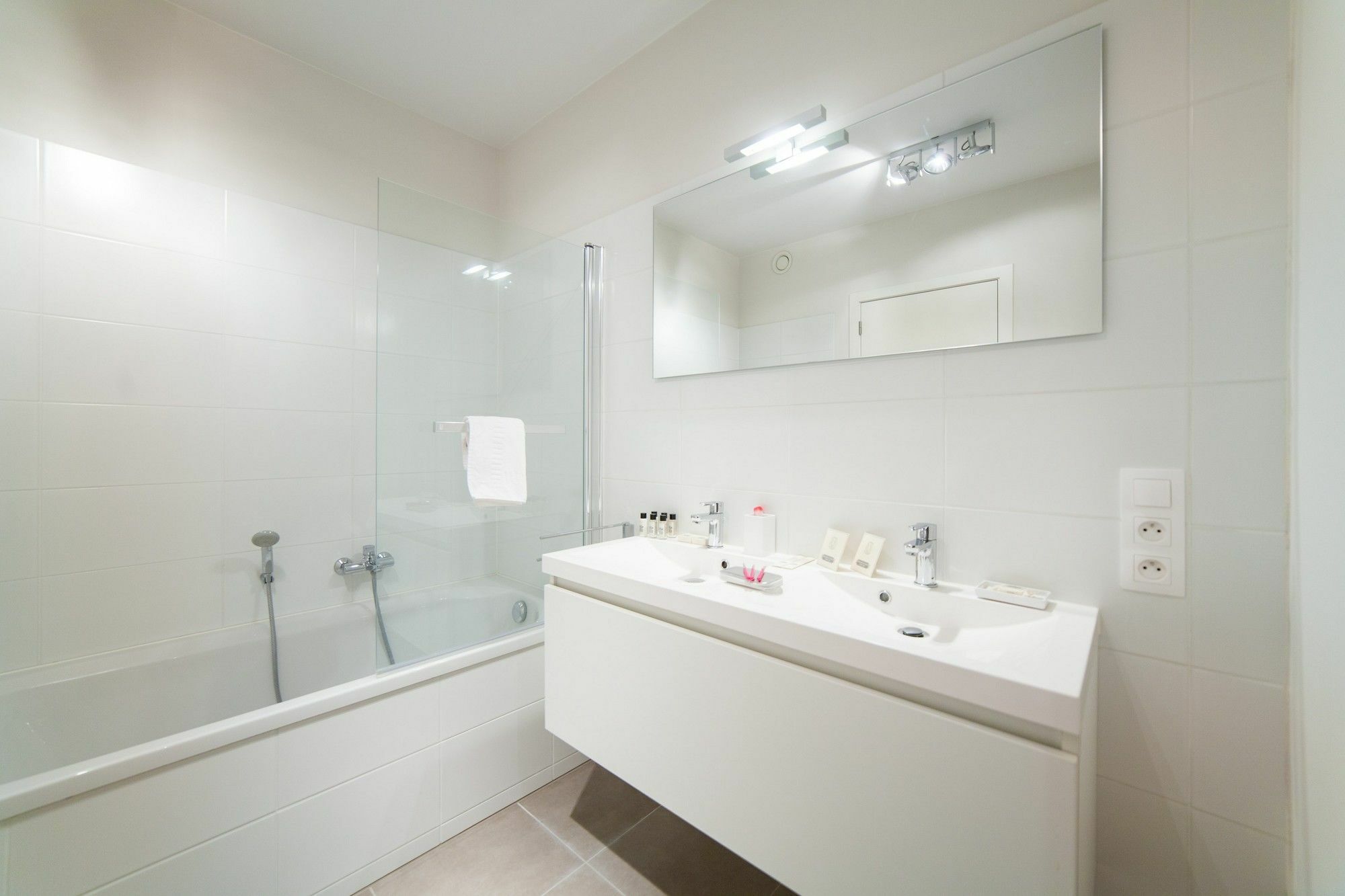 Sweet Inn Apartments - Madou Brussel Bagian luar foto